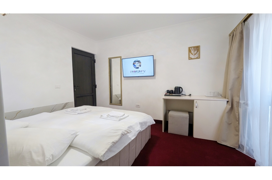 1 camera (4 locuri de cazare) cu baie proprie