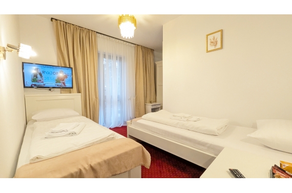 Double room (No. 1) with private bathroom