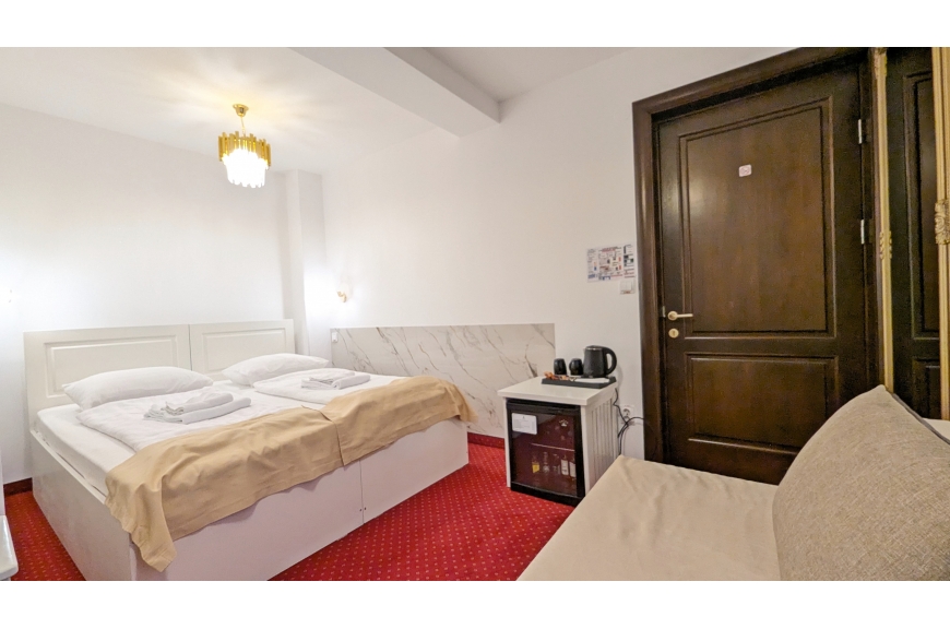 CAMERA NR.2 - camera dubla + canapea cu baie proprie