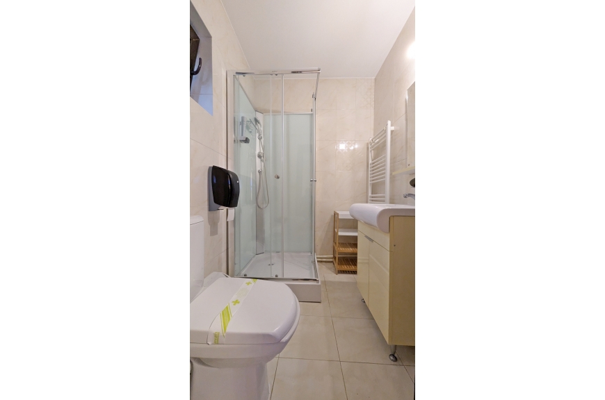 CAMERA NR.2 - camera dubla + canapea cu baie proprie