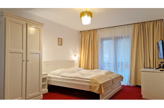 Triple room (No. 3) with private bathroom