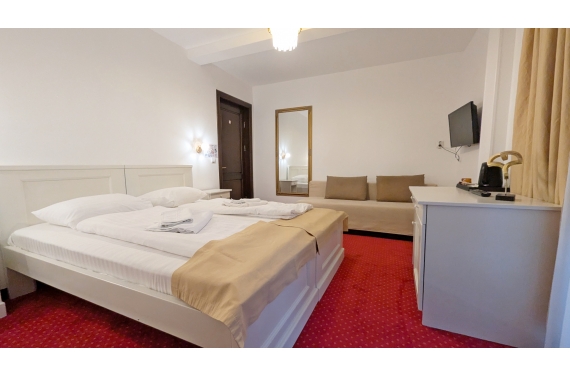 Triple room (No. 5) with private bathroom