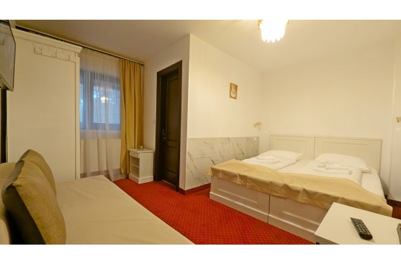 Double room (No. 6) with private bathroom