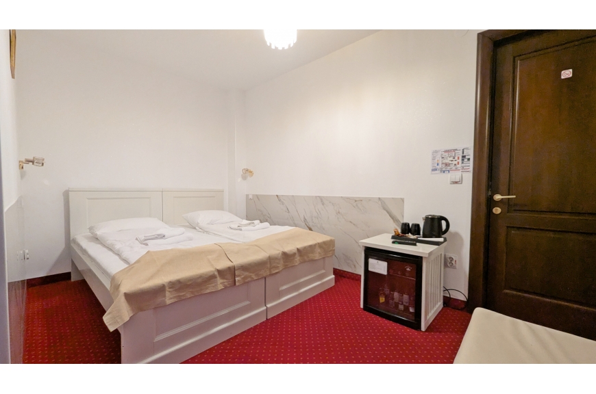 CAMERA NR.6 - camera dubla + canapea cu baie proprie