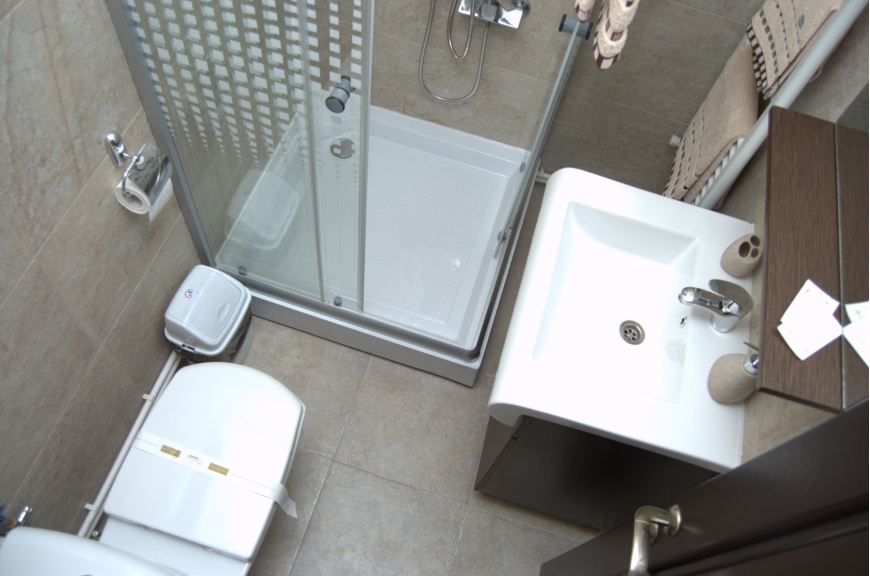 CAMERA NR.5 - camera tripla (2 locuri + canapea extensibila) cu baie proprie