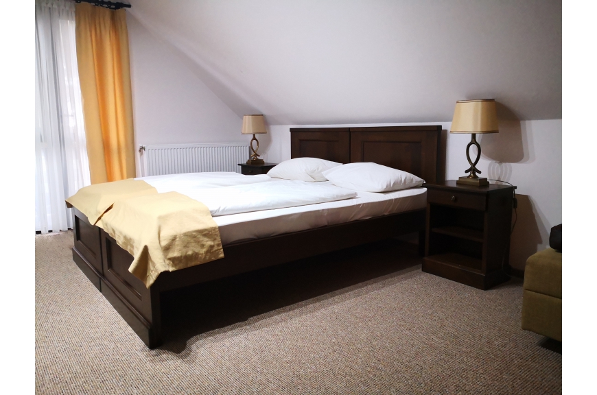 CAMERA NR.8 - camera tripla (2 locuri + canapea extensibila) cu baie proprie + jacuzzi